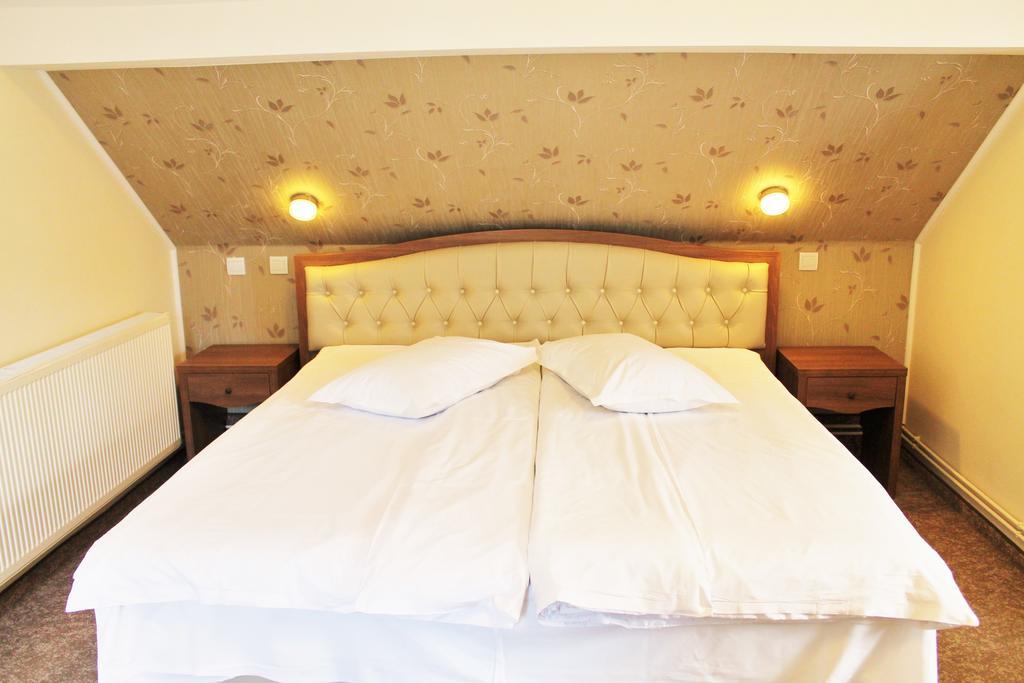 Hotel Crisalpin โปยานาบราซอฟ ภายนอก รูปภาพ