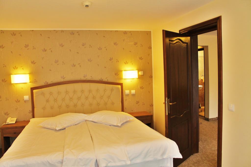 Hotel Crisalpin โปยานาบราซอฟ ภายนอก รูปภาพ