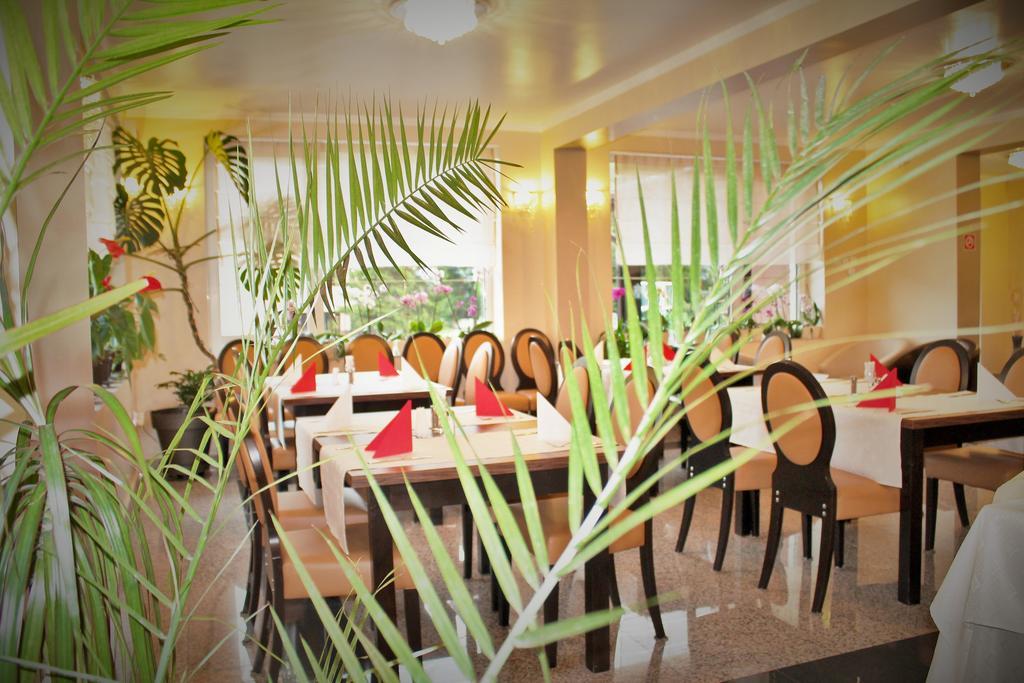 Hotel Crisalpin โปยานาบราซอฟ ภายนอก รูปภาพ