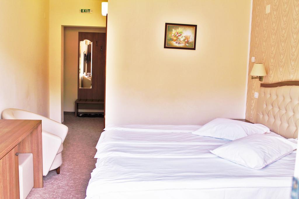 Hotel Crisalpin โปยานาบราซอฟ ภายนอก รูปภาพ