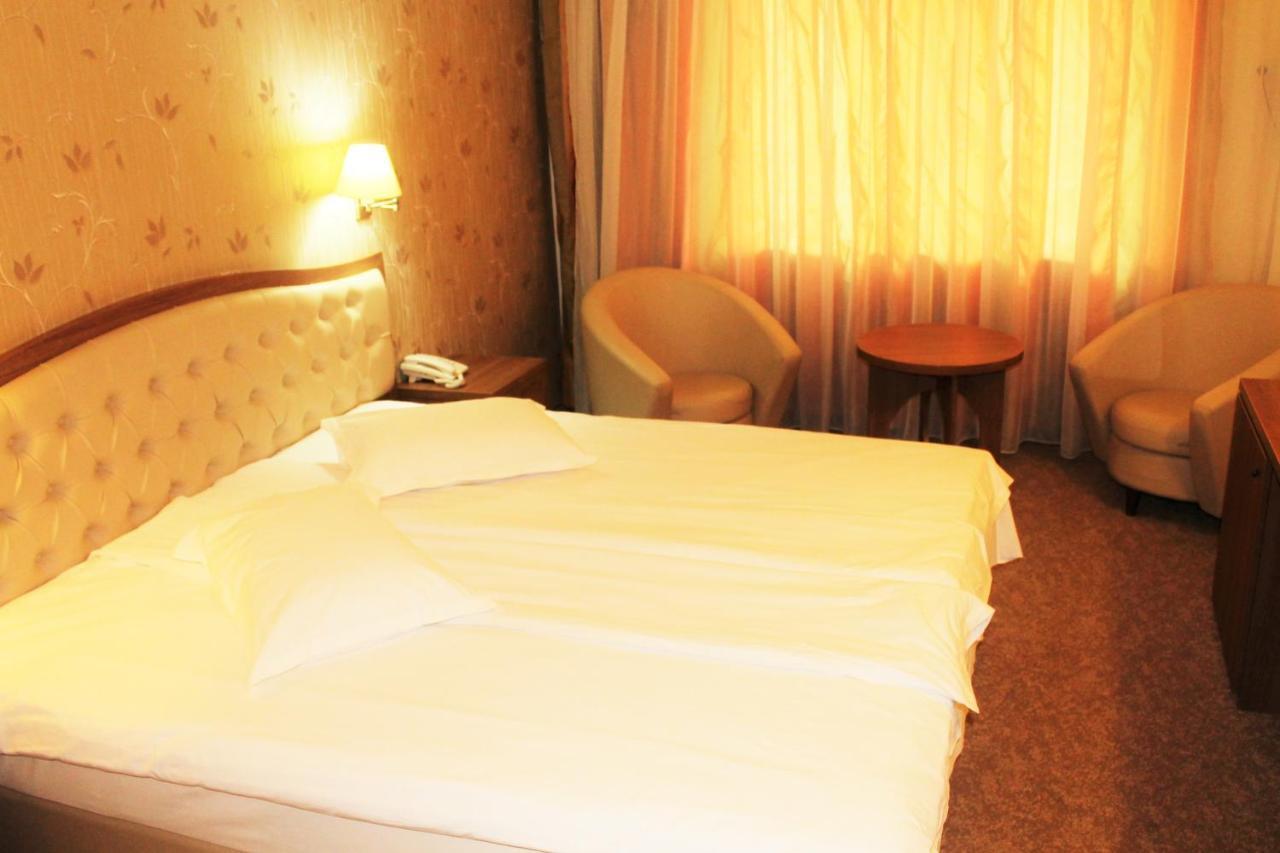 Hotel Crisalpin โปยานาบราซอฟ ภายนอก รูปภาพ