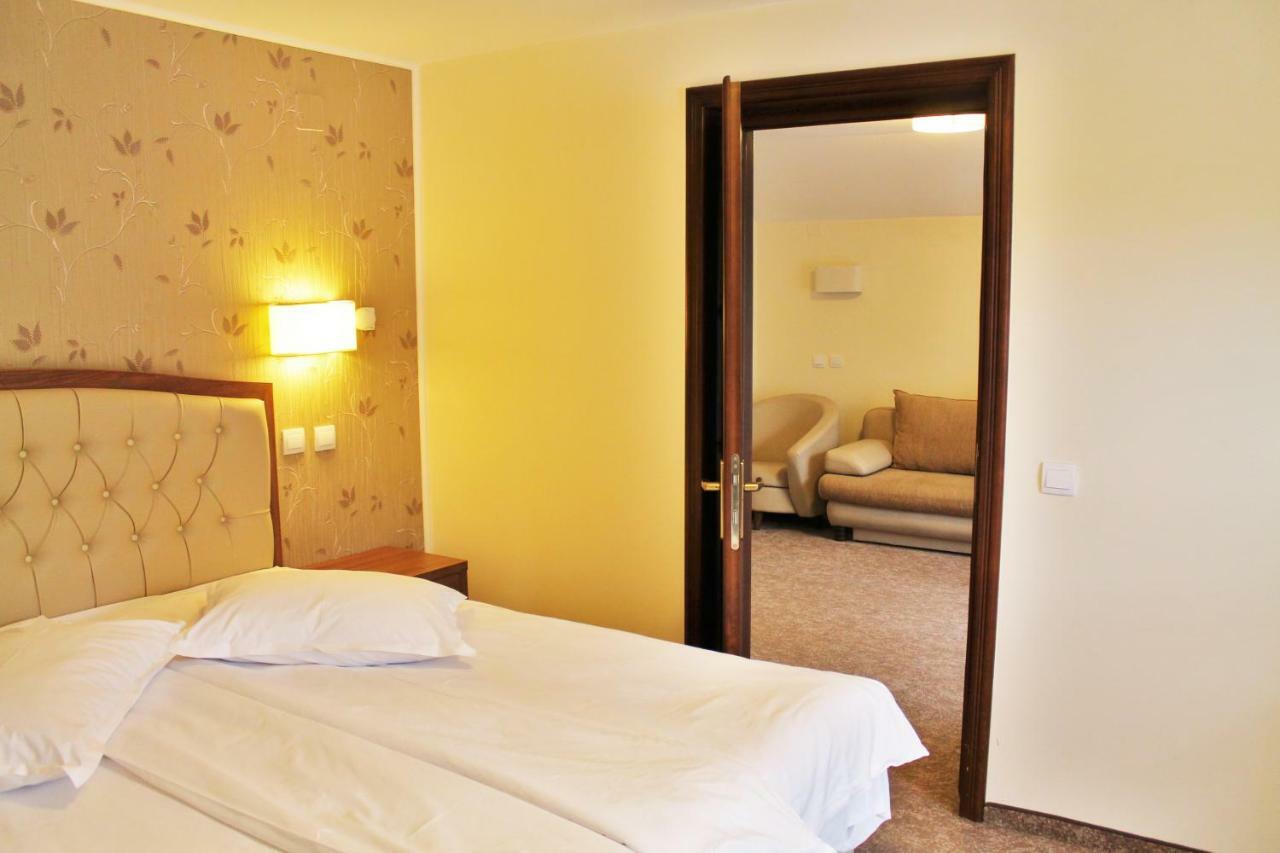 Hotel Crisalpin โปยานาบราซอฟ ภายนอก รูปภาพ
