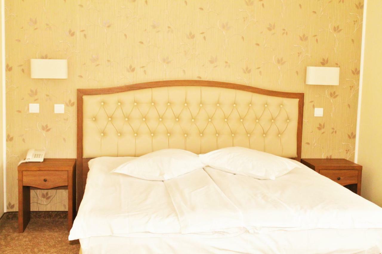 Hotel Crisalpin โปยานาบราซอฟ ภายนอก รูปภาพ